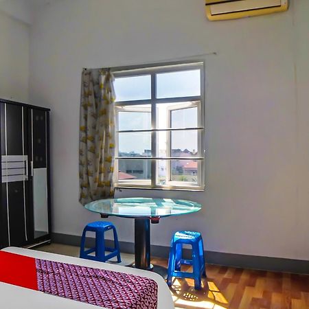 Oyo 92235 Guesthouse Rantang Medan Exterior photo
