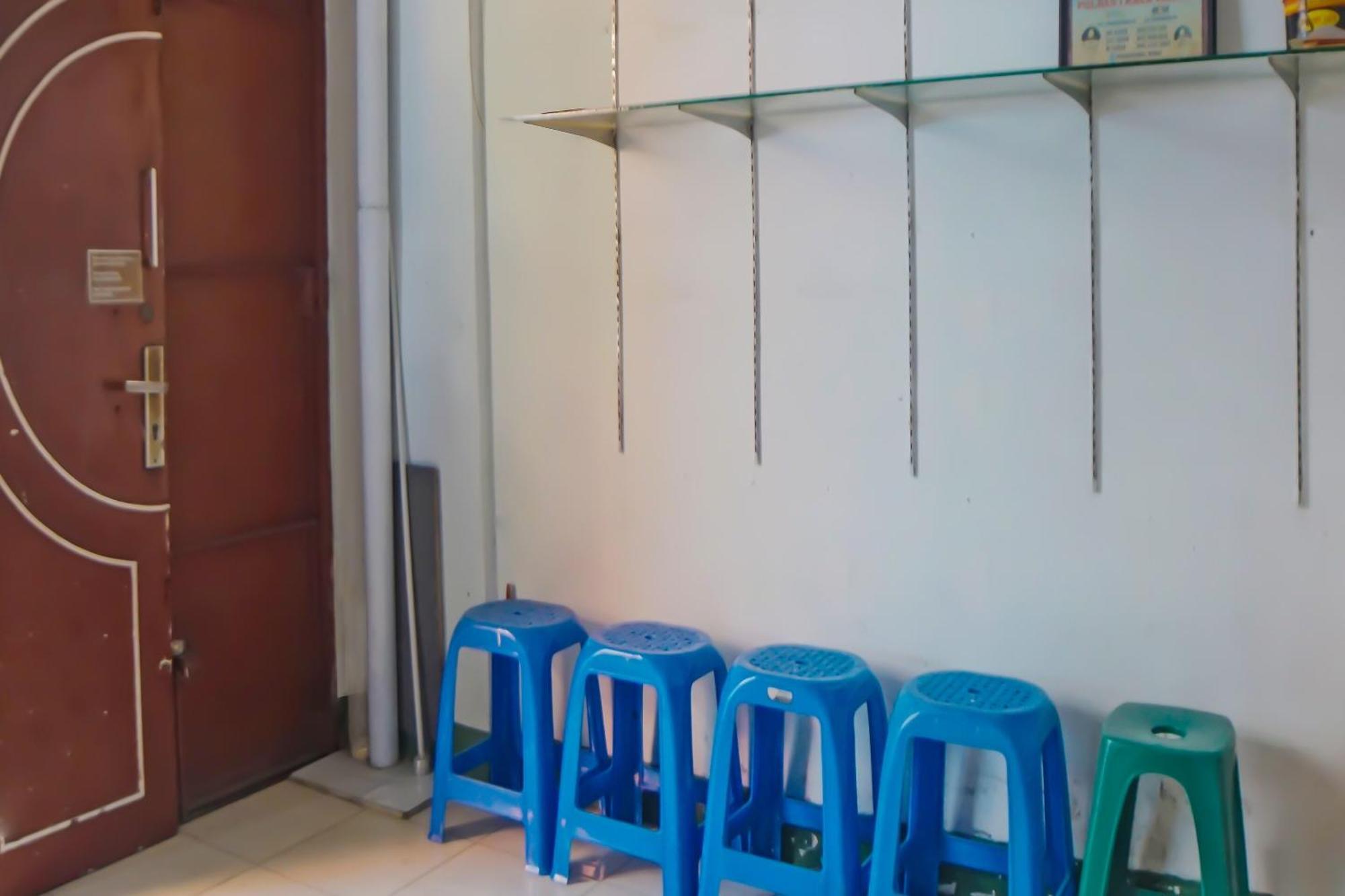Oyo 92235 Guesthouse Rantang Medan Exterior photo